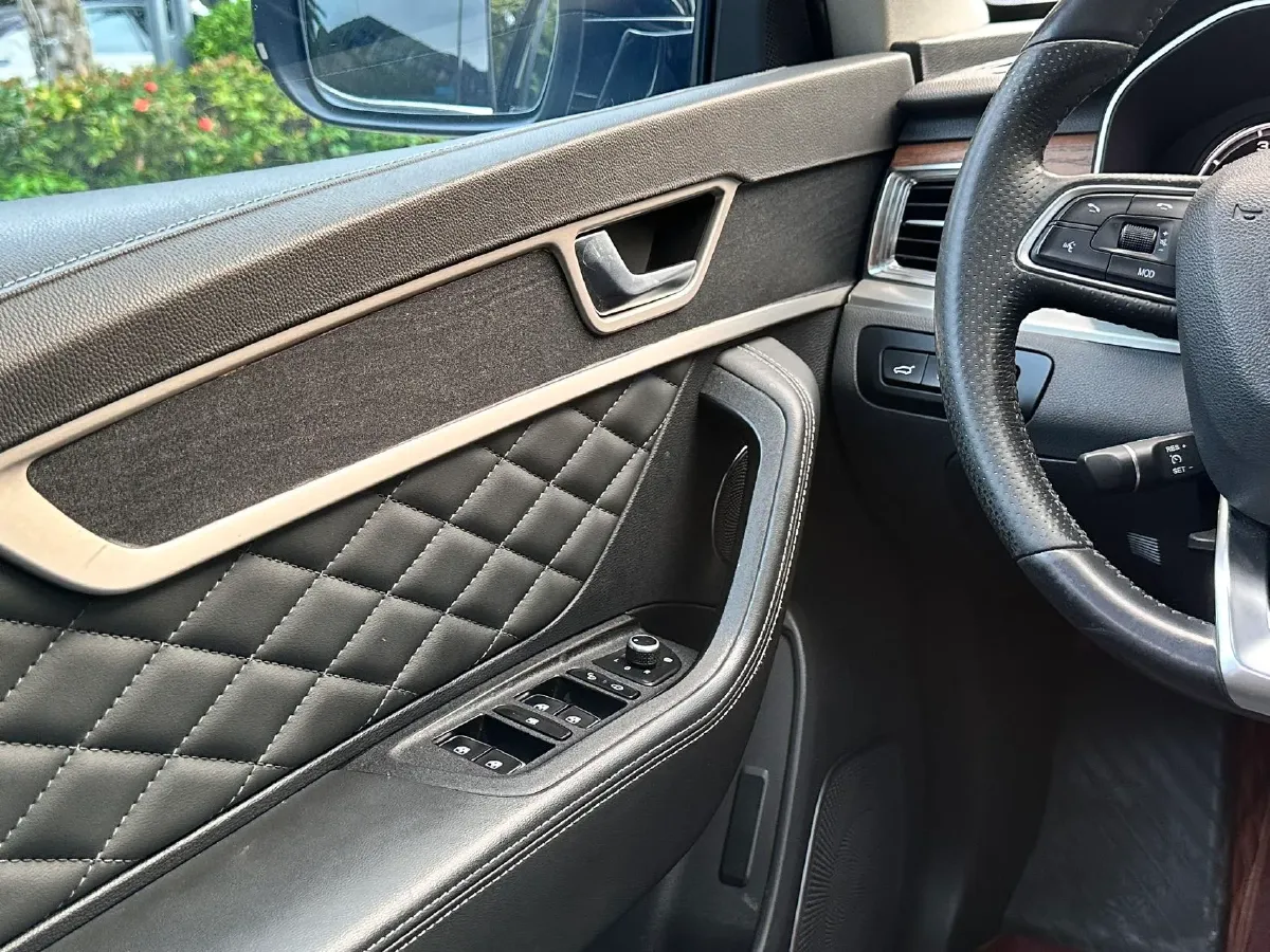 2021 HongQi HS7 2.0T 252HP L4 7DCT,autocango,china used car exporter,china ev exporter,chinese used car exporter,chinese used ev exporter