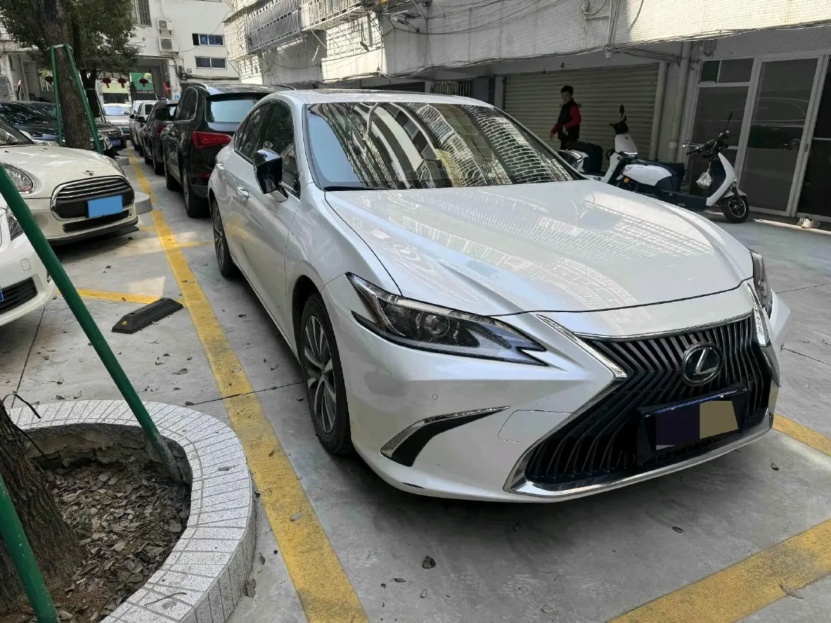 2021 Lexus ES 2.0L 173HP L4 CVT,autocango,china used car exporter,china ev exporter,chinese used car exporter,chinese used ev exporter