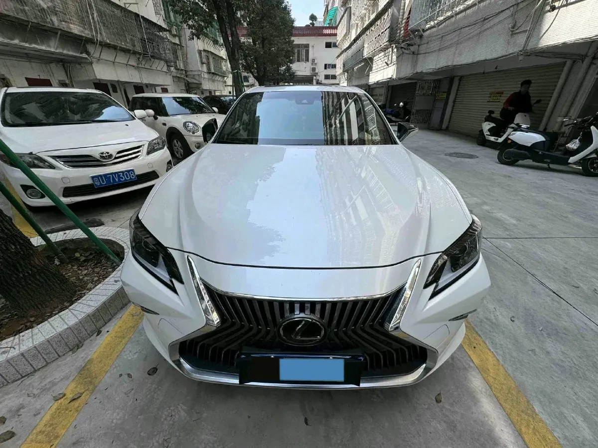 2021 Lexus ES 2.0L 173HP L4 CVT,autocango,china used car exporter,china ev exporter,chinese used car exporter,chinese used ev exporter