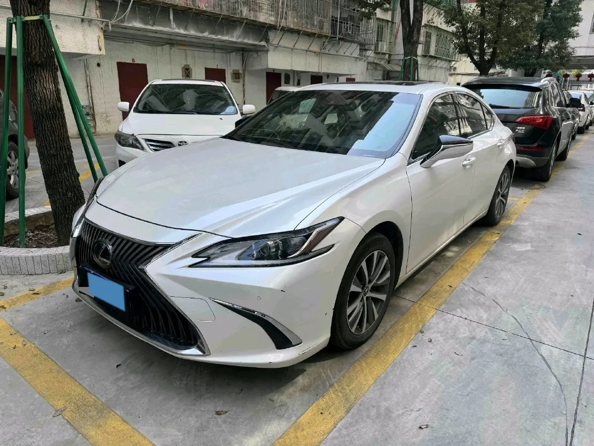 2021 Lexus ES 2.0L 173HP L4 CVT,autocango,china used car exporter,china ev exporter,chinese used car exporter,chinese used ev exporter