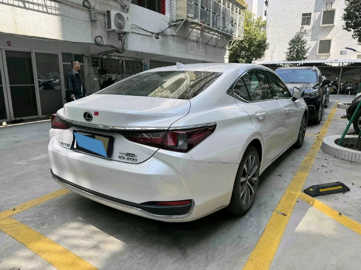 2021 Lexus ES 2.0L 173HP L4 CVT,autocango,china used car exporter,china ev exporter,chinese used car exporter,chinese used ev exporter