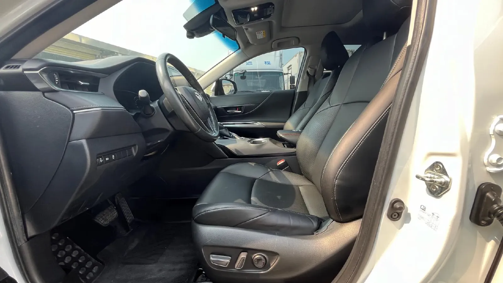 2022 Toyota Harrier 2.0L 171HP L4 CVT,autocango,china used car exporter,china ev exporter,chinese used car exporter,chinese used ev exporter