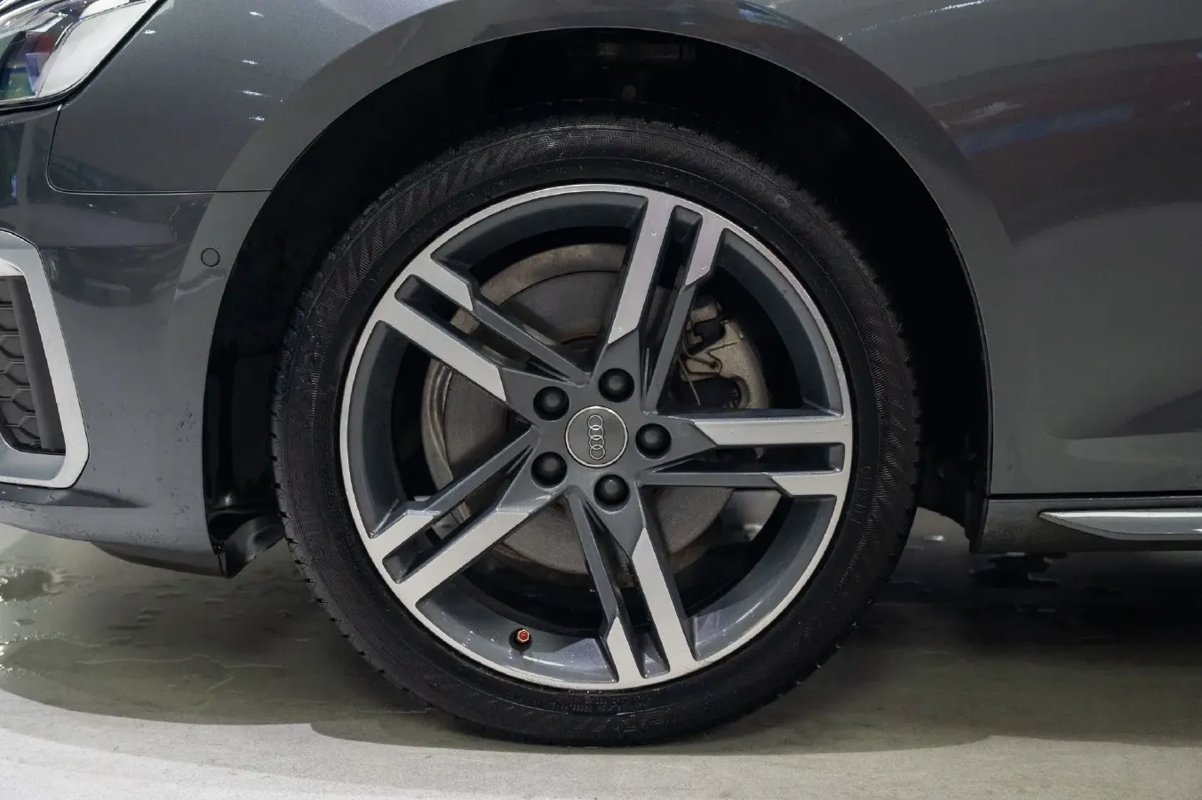 2020 Audi A4L 2.0T 190HP L4 7DCT,autocango,china used car exporter,china ev exporter,chinese used car exporter,chinese used ev exporter