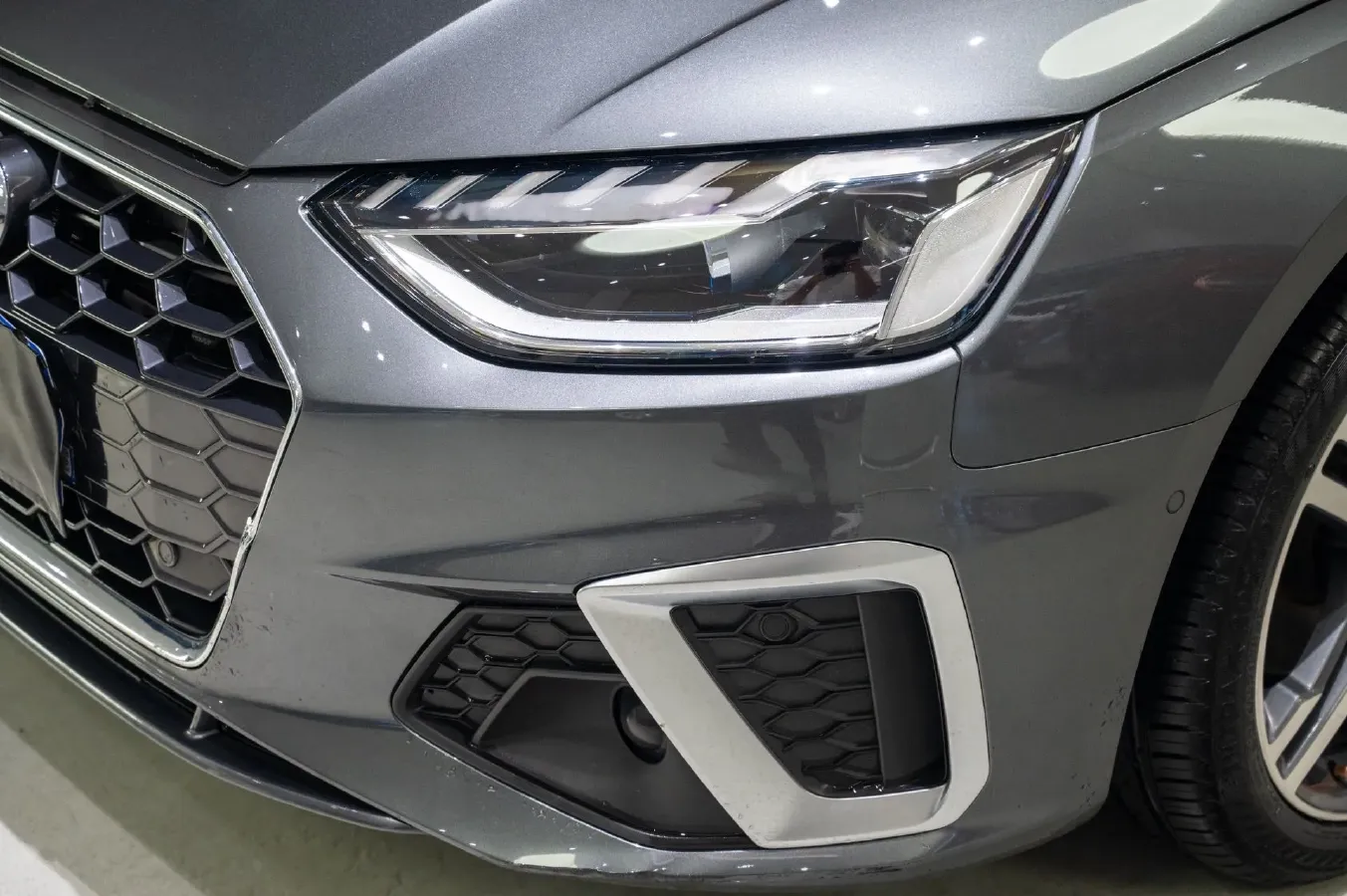 2020 Audi A4L 2.0T 190HP L4 7DCT,autocango,china used car exporter,china ev exporter,chinese used car exporter,chinese used ev exporter