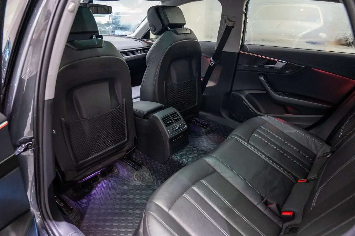 2020 Audi A4L 2.0T 190HP L4 7DCT,autocango,china used car exporter,china ev exporter,chinese used car exporter,chinese used ev exporter