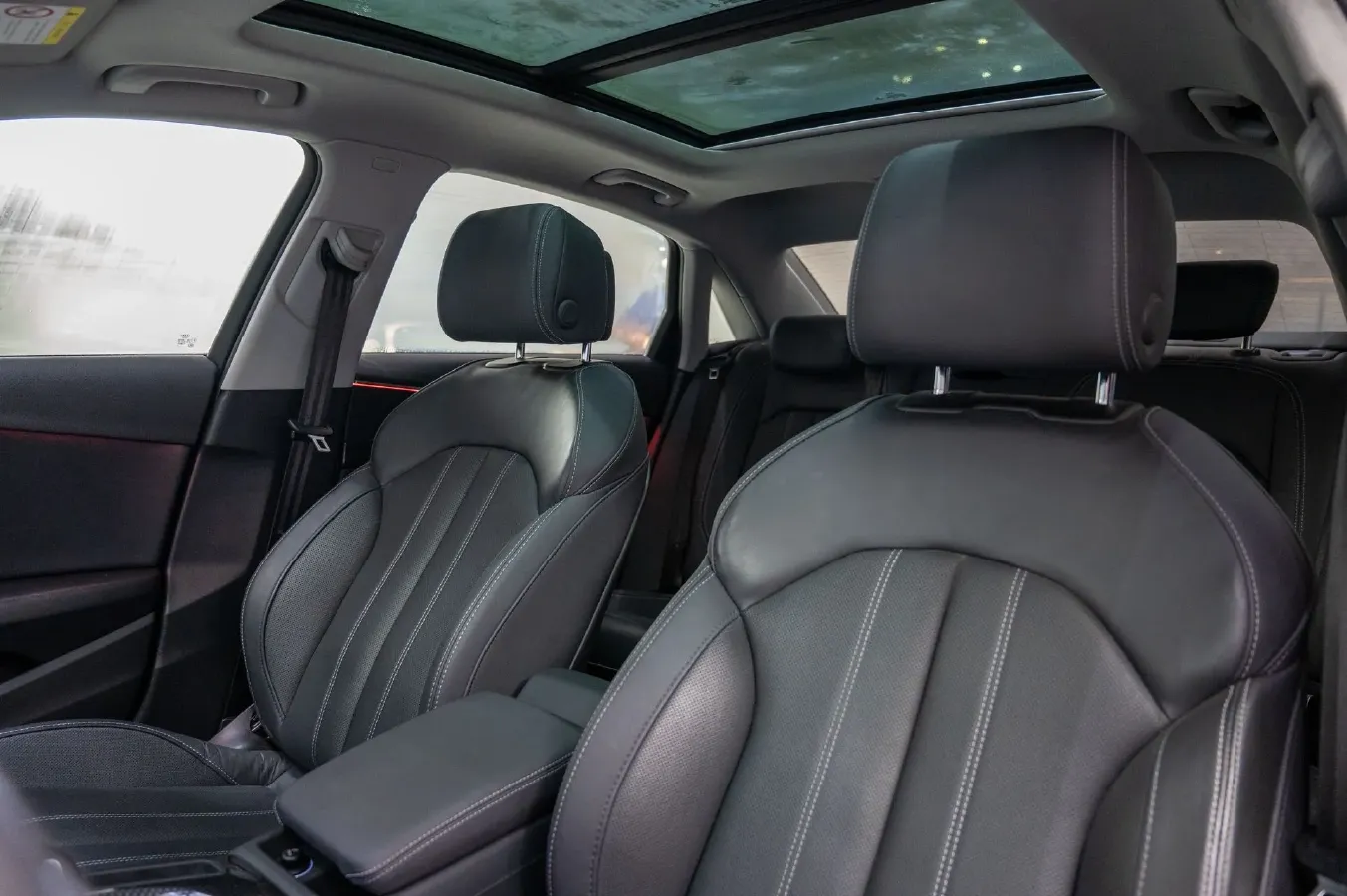 2020 Audi A4L 2.0T 190HP L4 7DCT,autocango,china used car exporter,china ev exporter,chinese used car exporter,chinese used ev exporter