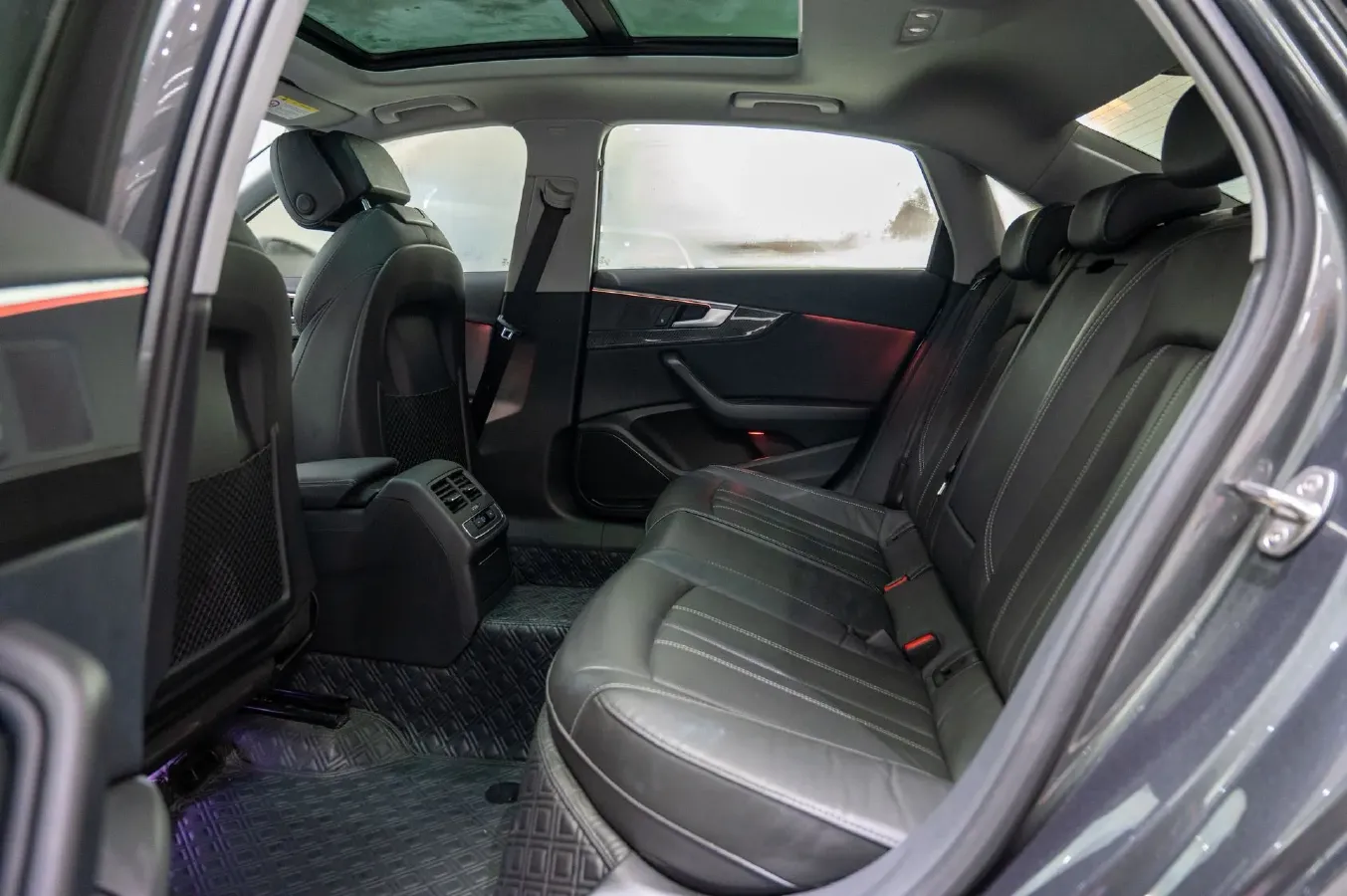 2020 Audi A4L 2.0T 190HP L4 7DCT,autocango,china used car exporter,china ev exporter,chinese used car exporter,chinese used ev exporter