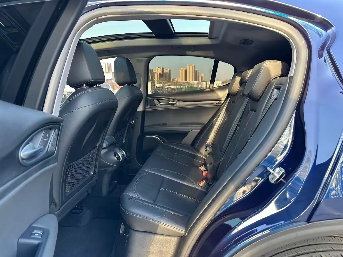 2017 Jaguar XE 2.0T 240HP L4 8AT,autocango,china used car exporter,china ev exporter,chinese used car exporter,chinese used ev exporter