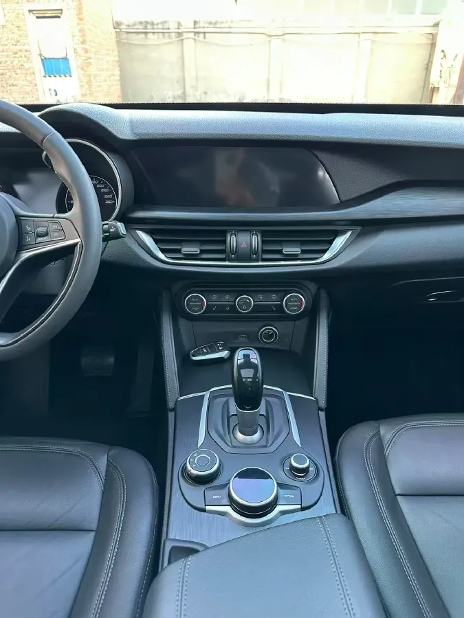 2017 Jaguar XE 2.0T 240HP L4 8AT,autocango,china used car exporter,china ev exporter,chinese used car exporter,chinese used ev exporter