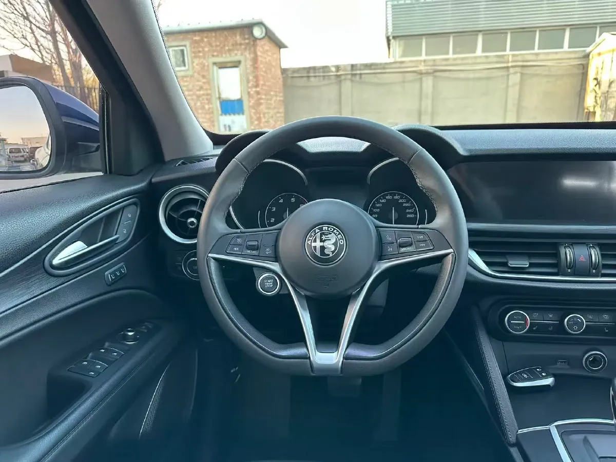 2017 Jaguar XE 2.0T 240HP L4 8AT,autocango,china used car exporter,china ev exporter,chinese used car exporter,chinese used ev exporter