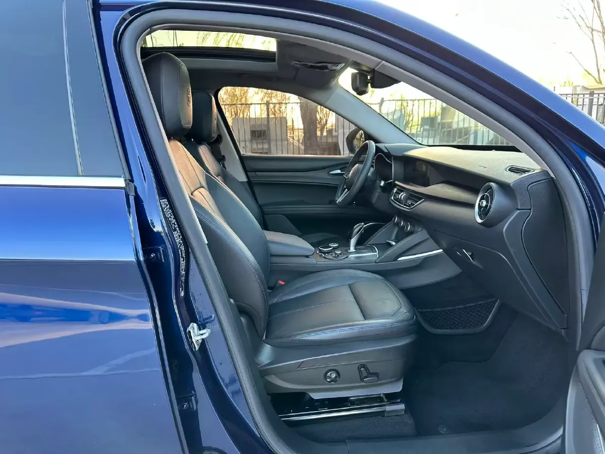 2017 Jaguar XE 2.0T 240HP L4 8AT,autocango,china used car exporter,china ev exporter,chinese used car exporter,chinese used ev exporter