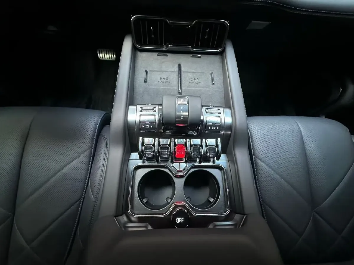 2025 FangChengBao Bao 8 2.0T 245HP L4 E-CVT PHEV 36.8KWH,autocango,china used car exporter,china ev exporter,chinese used car exporter,chinese used ev exporter