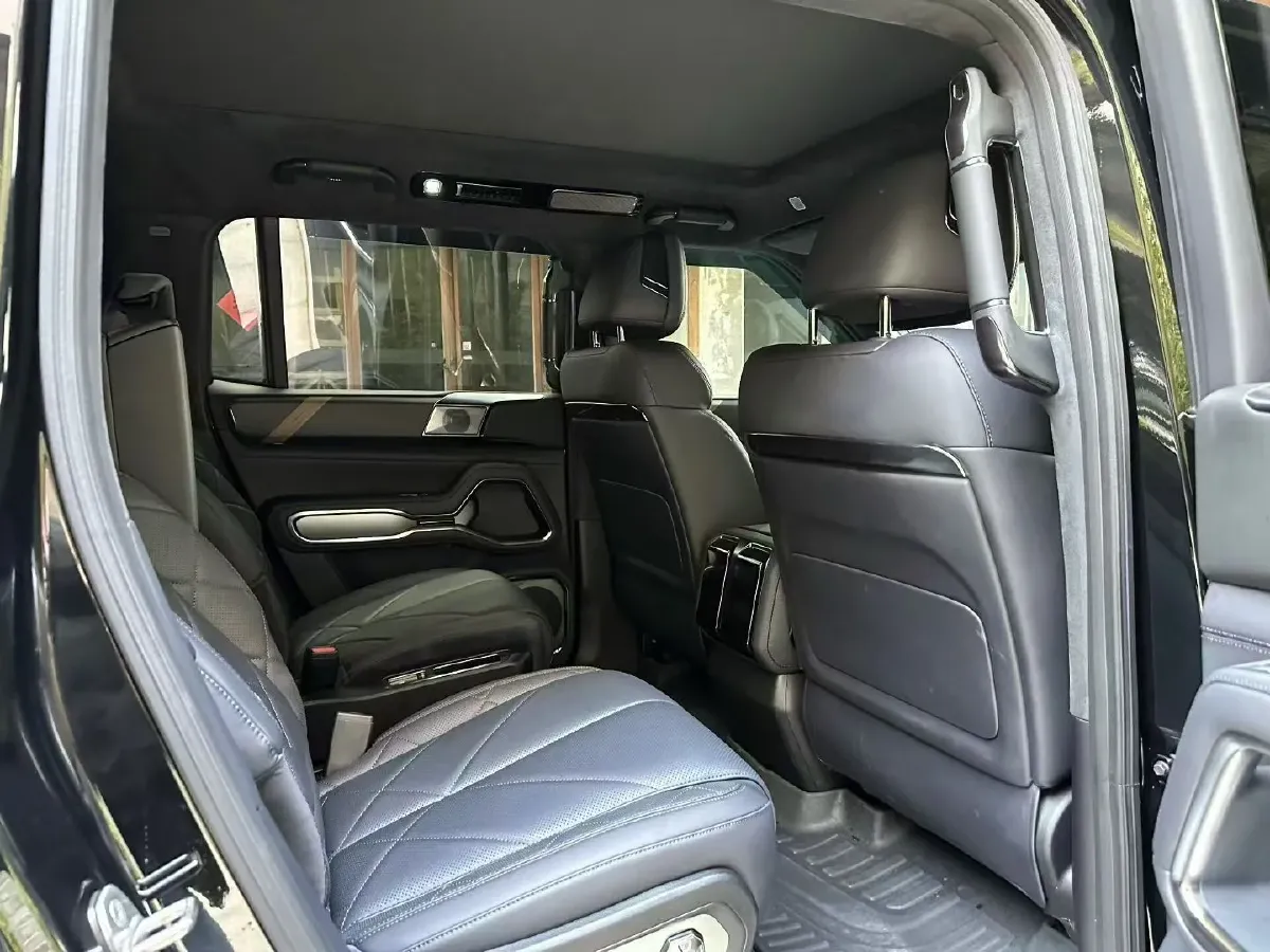 2025 FangChengBao Bao 8 2.0T 245HP L4 E-CVT PHEV 36.8KWH,autocango,china used car exporter,china ev exporter,chinese used car exporter,chinese used ev exporter