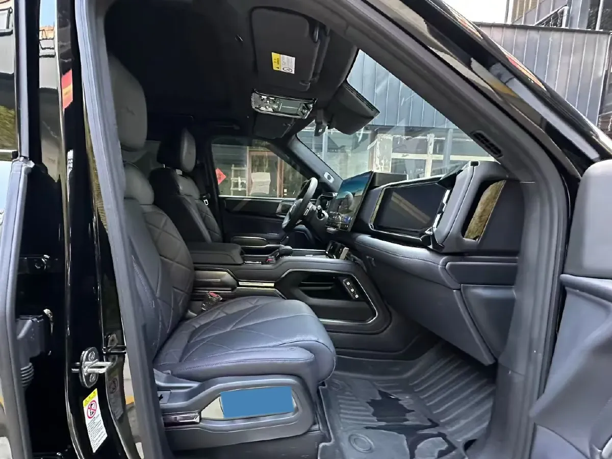 2025 FangChengBao Bao 8 2.0T 245HP L4 E-CVT PHEV 36.8KWH,autocango,china used car exporter,china ev exporter,chinese used car exporter,chinese used ev exporter