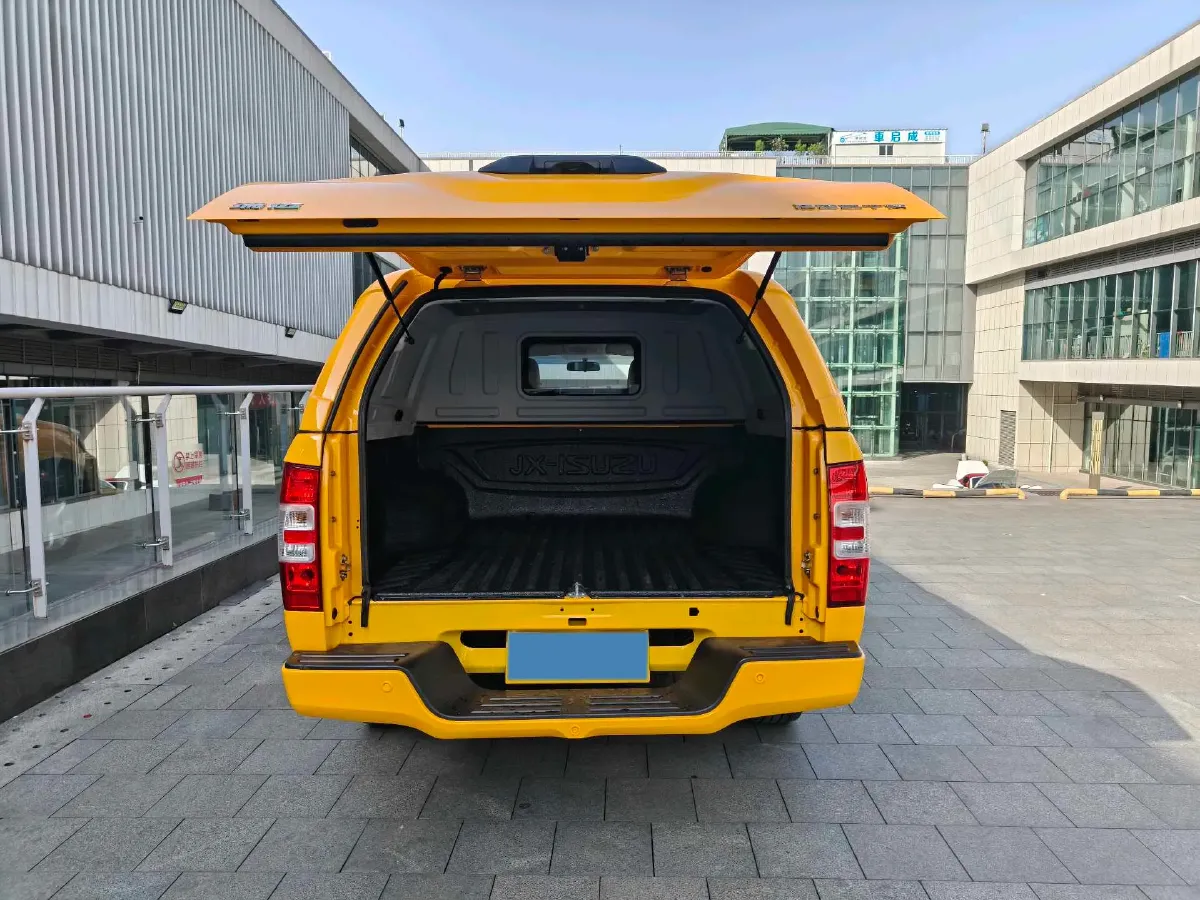 2024 Isuzu Jim 2.4L 158HP L4 5MT,autocango,china used car exporter,china ev exporter,chinese used car exporter,chinese used ev exporter