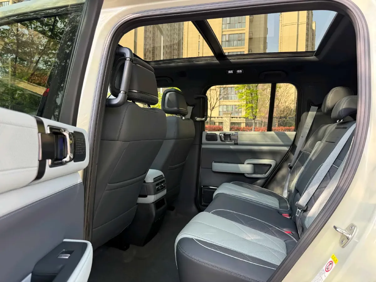 2025 FangChengBao Bao 5 1.5T 194HP L4 E-CVT PHEV 31.8KWH,autocango,china used car exporter,china ev exporter,chinese used car exporter,chinese used ev exporter