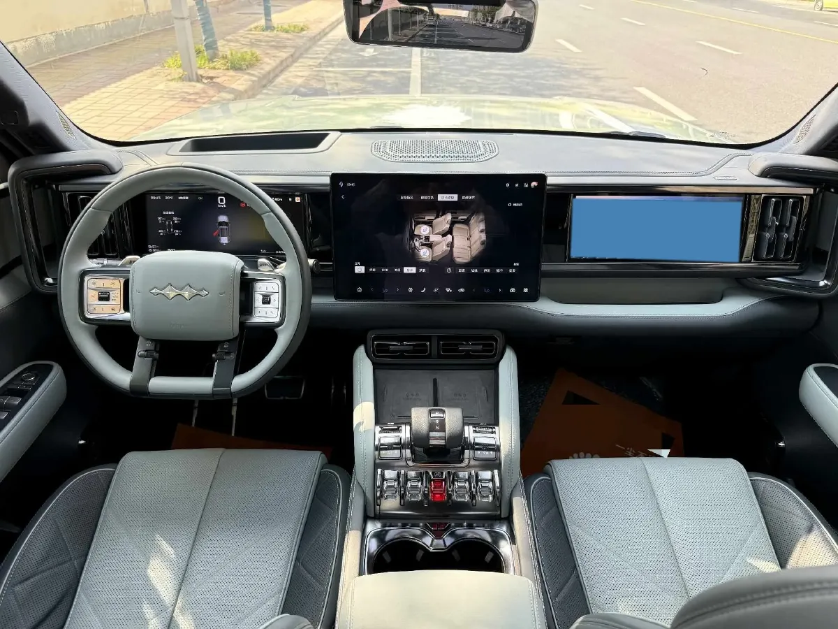 2025 FangChengBao Bao 5 1.5T 194HP L4 E-CVT PHEV 31.8KWH,autocango,china used car exporter,china ev exporter,chinese used car exporter,chinese used ev exporter