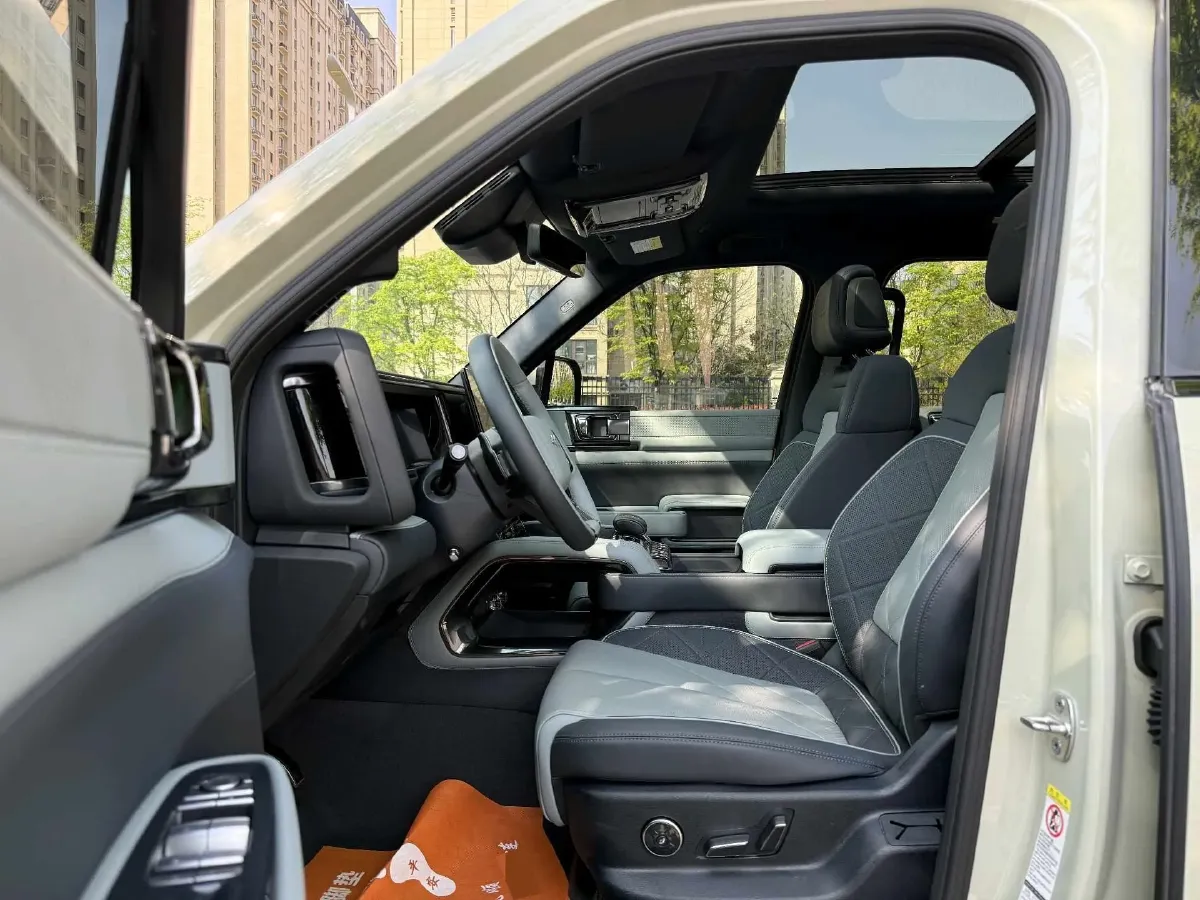 2025 FangChengBao Bao 5 1.5T 194HP L4 E-CVT PHEV 31.8KWH,autocango,china used car exporter,china ev exporter,chinese used car exporter,chinese used ev exporter