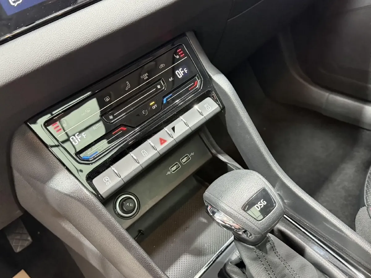 2022 Skoda Karoq 1.4T 150HP L4 7DCT,autocango,china used car exporter,china ev exporter,chinese used car exporter,chinese used ev exporter