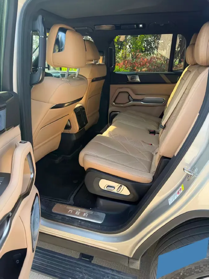 2025 FangChengBao Bao 8 2.0T 245HP L4 E-CVT PHEV 36.8KWH,autocango,china used car exporter,china ev exporter,chinese used car exporter,chinese used ev exporter