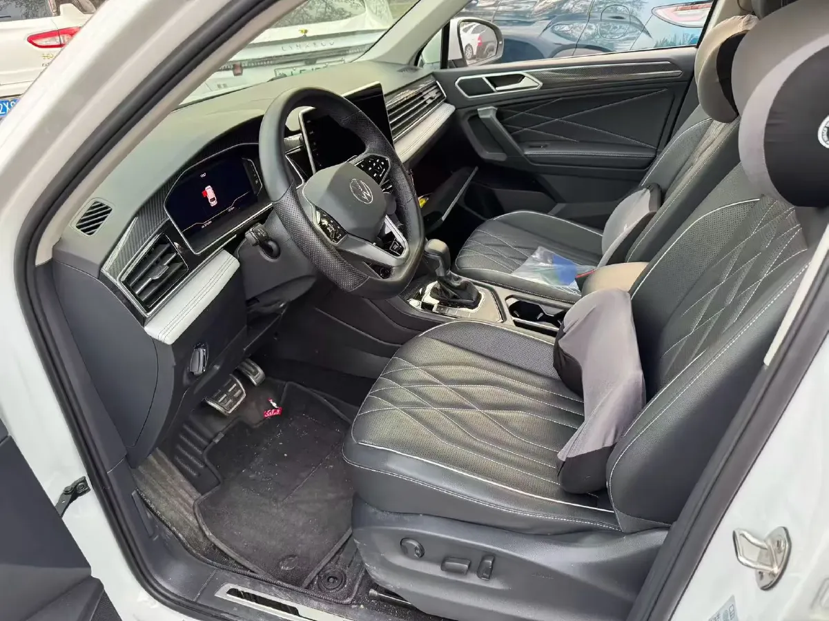 2023 Volkswagen Tiguan L 2.0T 186HP L4 7DCT,autocango,china used car exporter,china ev exporter,chinese used car exporter,chinese used ev exporter