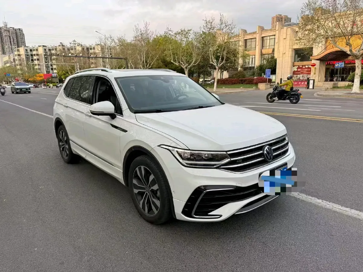 2023 Volkswagen Tiguan L 2.0T 186HP L4 7DCT,autocango,china used car exporter,china ev exporter,chinese used car exporter,chinese used ev exporter