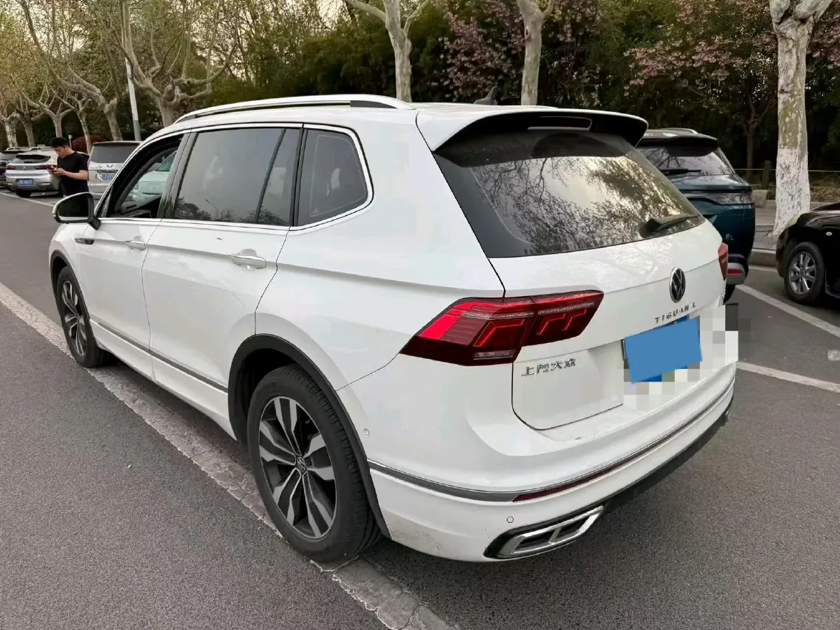 2023 Volkswagen Tiguan L 2.0T 186HP L4 7DCT,autocango,china used car exporter,china ev exporter,chinese used car exporter,chinese used ev exporter