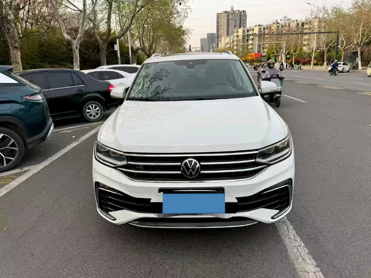 2023 Volkswagen Tiguan L 2.0T 186HP L4 7DCT,autocango,china used car exporter,china ev exporter,chinese used car exporter,chinese used ev exporter