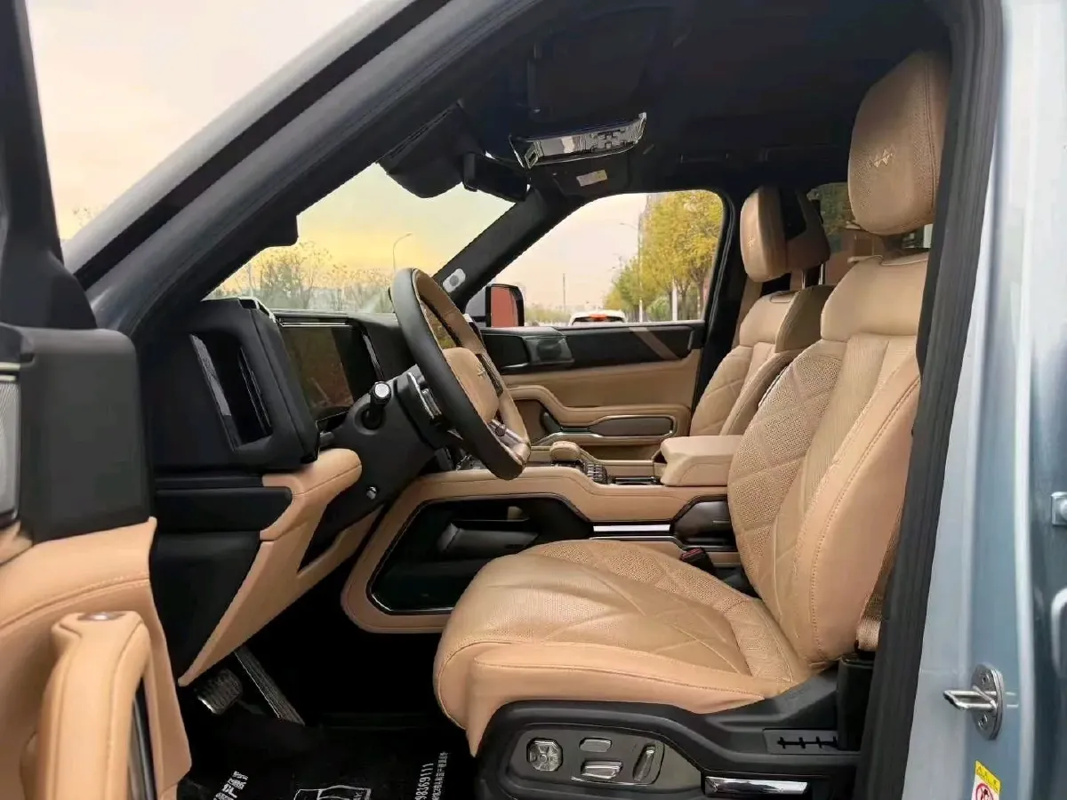 2025 FangChengBao Bao 8 2.0T 245HP L4 E-CVT PHEV 36.8KWH,autocango,china used car exporter,china ev exporter,chinese used car exporter,chinese used ev exporter