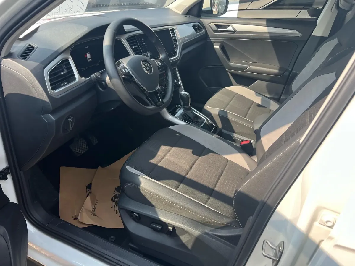 2022 Volkswagen T-Roc 1.4T 150HP L4 7DCT,autocango,china used car exporter,china ev exporter,chinese used car exporter,chinese used ev exporter