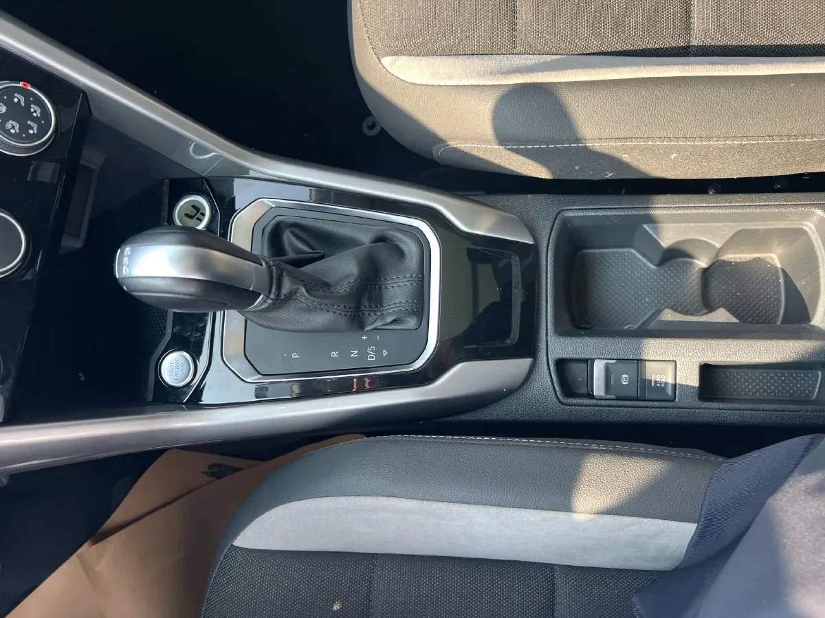 2022 Volkswagen T-Roc 1.4T 150HP L4 7DCT,autocango,china used car exporter,china ev exporter,chinese used car exporter,chinese used ev exporter