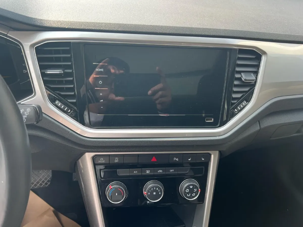 2022 Volkswagen T-Roc 1.4T 150HP L4 7DCT,autocango,china used car exporter,china ev exporter,chinese used car exporter,chinese used ev exporter