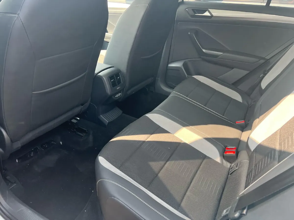 2022 Volkswagen T-Roc 1.4T 150HP L4 7DCT,autocango,china used car exporter,china ev exporter,chinese used car exporter,chinese used ev exporter