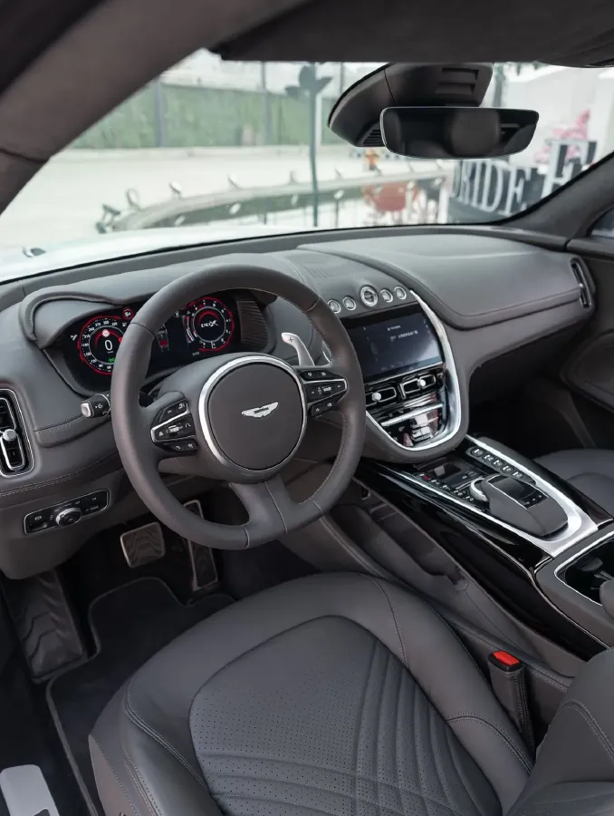 2024 Aston Martin DBX 4.0T 550HP V8 9AT,autocango,china used car exporter,china ev exporter,chinese used car exporter,chinese used ev exporter