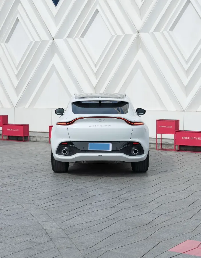 2024 Aston Martin DBX 4.0T 550HP V8 9AT,autocango,china used car exporter,china ev exporter,chinese used car exporter,chinese used ev exporter