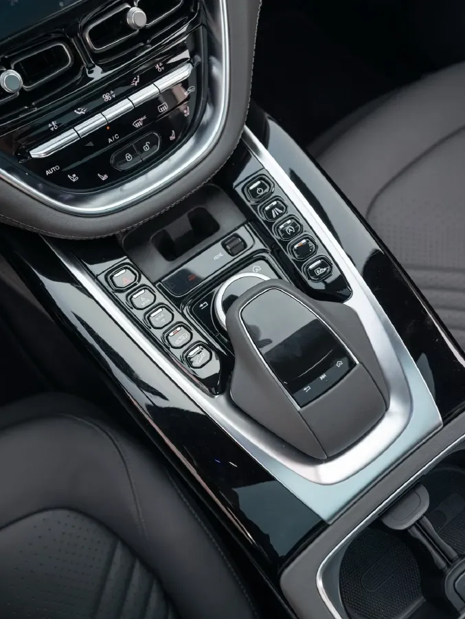 2024 Aston Martin DBX 4.0T 550HP V8 9AT,autocango,china used car exporter,china ev exporter,chinese used car exporter,chinese used ev exporter