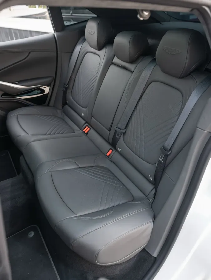 2024 Aston Martin DBX 4.0T 550HP V8 9AT,autocango,china used car exporter,china ev exporter,chinese used car exporter,chinese used ev exporter