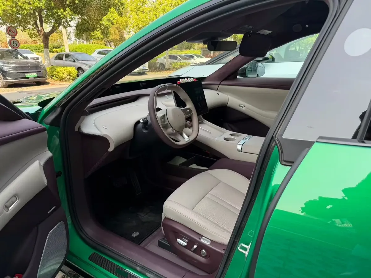 2025 MI YU7 BEV 101.7KWH,autocango,china used car exporter,china ev exporter,chinese used car exporter,chinese used ev exporter