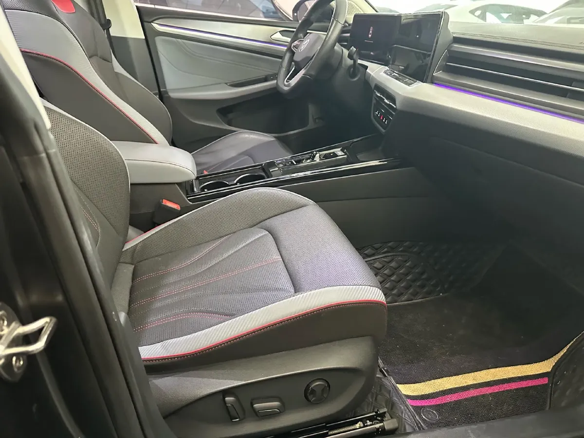 2022 Skoda Superb 2.0T 186HP L4 7DCT,autocango,china used car exporter,china ev exporter,chinese used car exporter,chinese used ev exporter