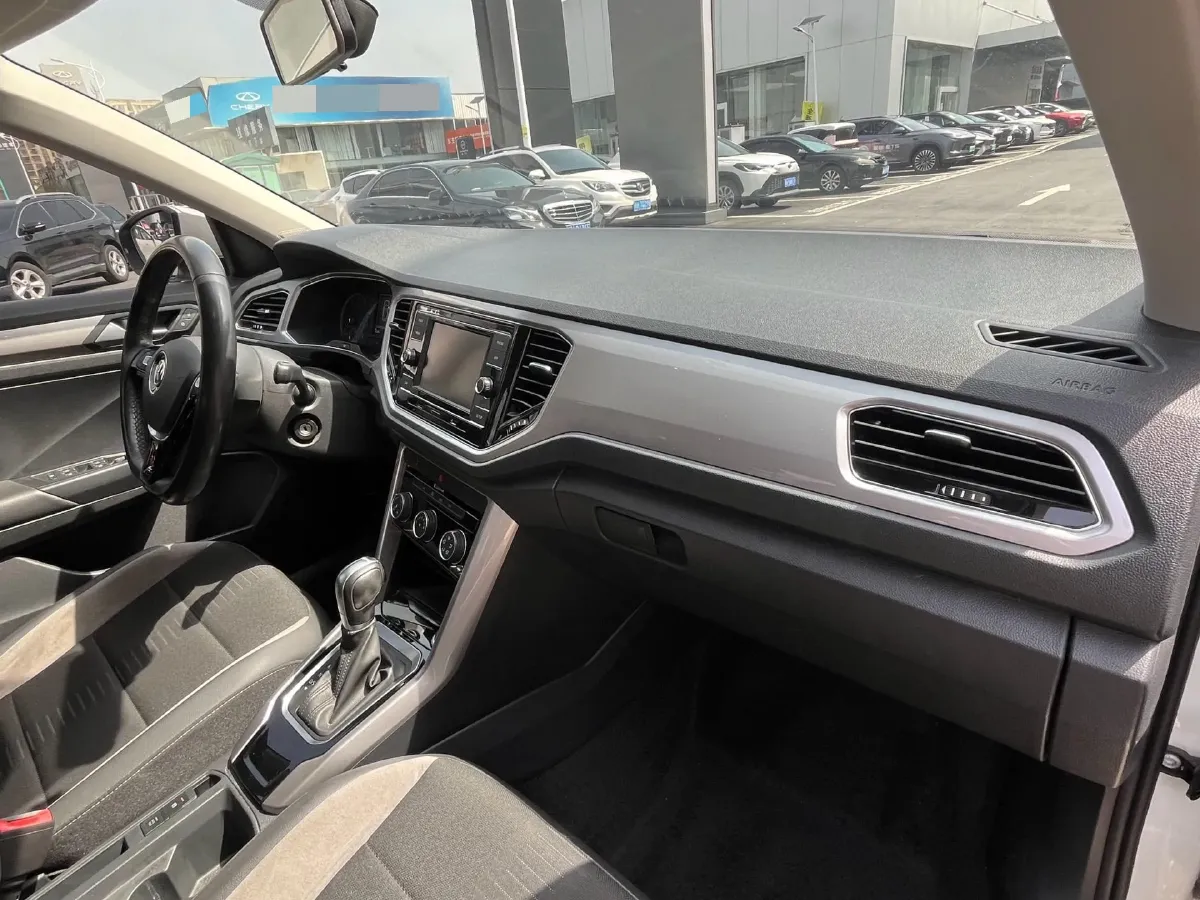 2020 Volkswagen T-Roc 1.4T 131HP L4 7DCT,autocango,china used car exporter,china ev exporter,chinese used car exporter,chinese used ev exporter