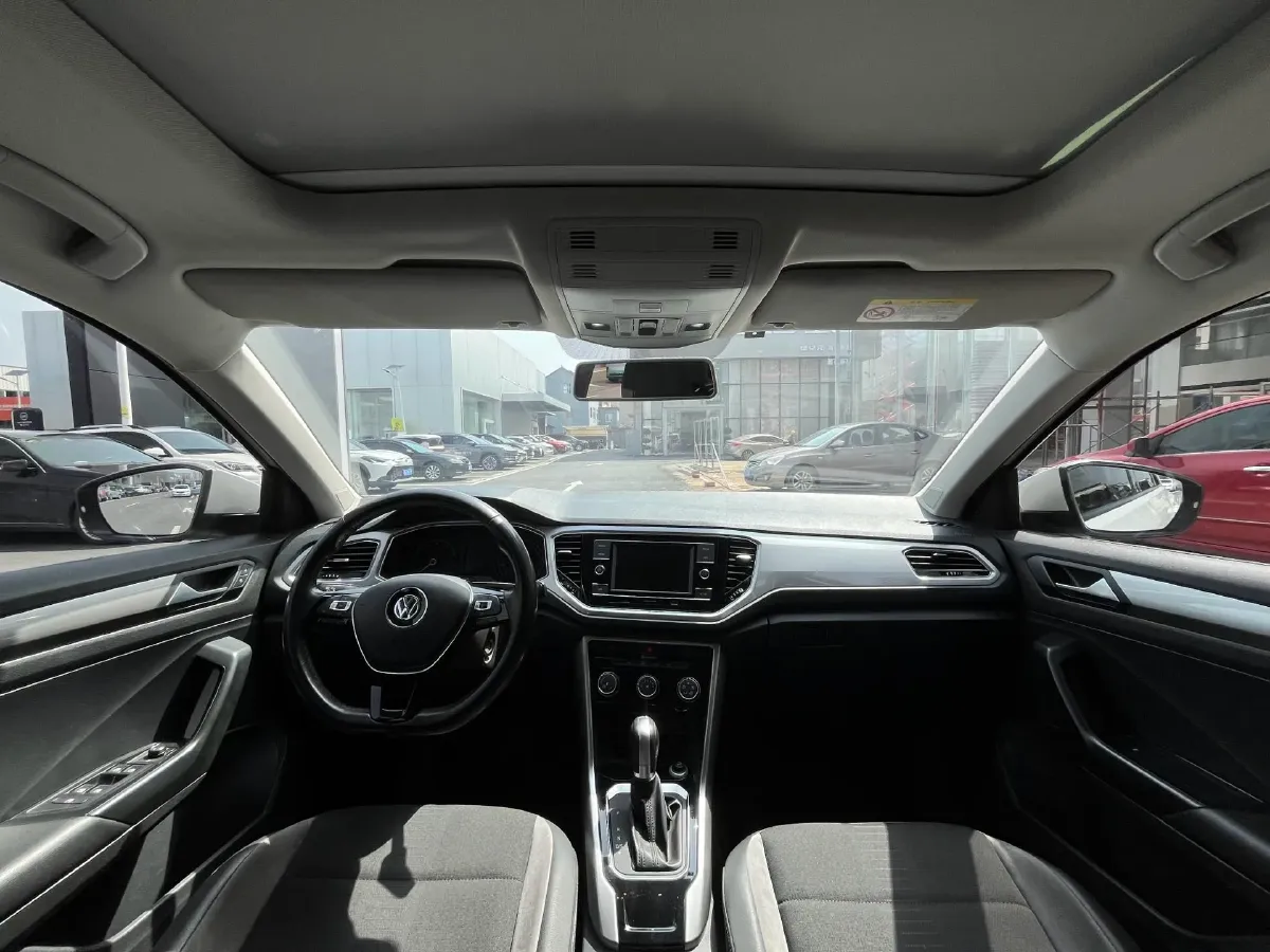 2020 Volkswagen T-Roc 1.4T 131HP L4 7DCT,autocango,china used car exporter,china ev exporter,chinese used car exporter,chinese used ev exporter