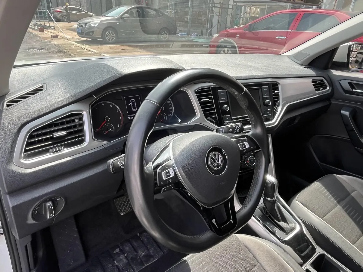 2020 Volkswagen T-Roc 1.4T 131HP L4 7DCT,autocango,china used car exporter,china ev exporter,chinese used car exporter,chinese used ev exporter