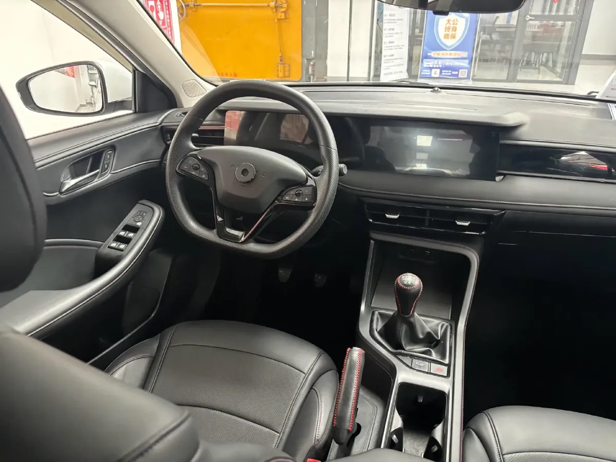 2023 Roewe i5 1.5L 129HP L4 5MT,autocango,china used car exporter,china ev exporter,chinese used car exporter,chinese used ev exporter