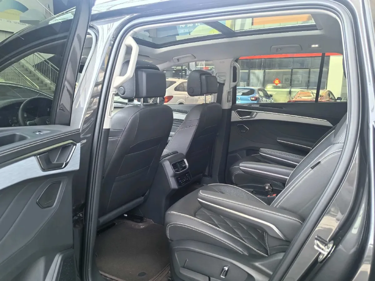 2022 Volkswagen Talagon 2.5T 299HP V6 7DCT,autocango,china used car exporter,china ev exporter,chinese used car exporter,chinese used ev exporter