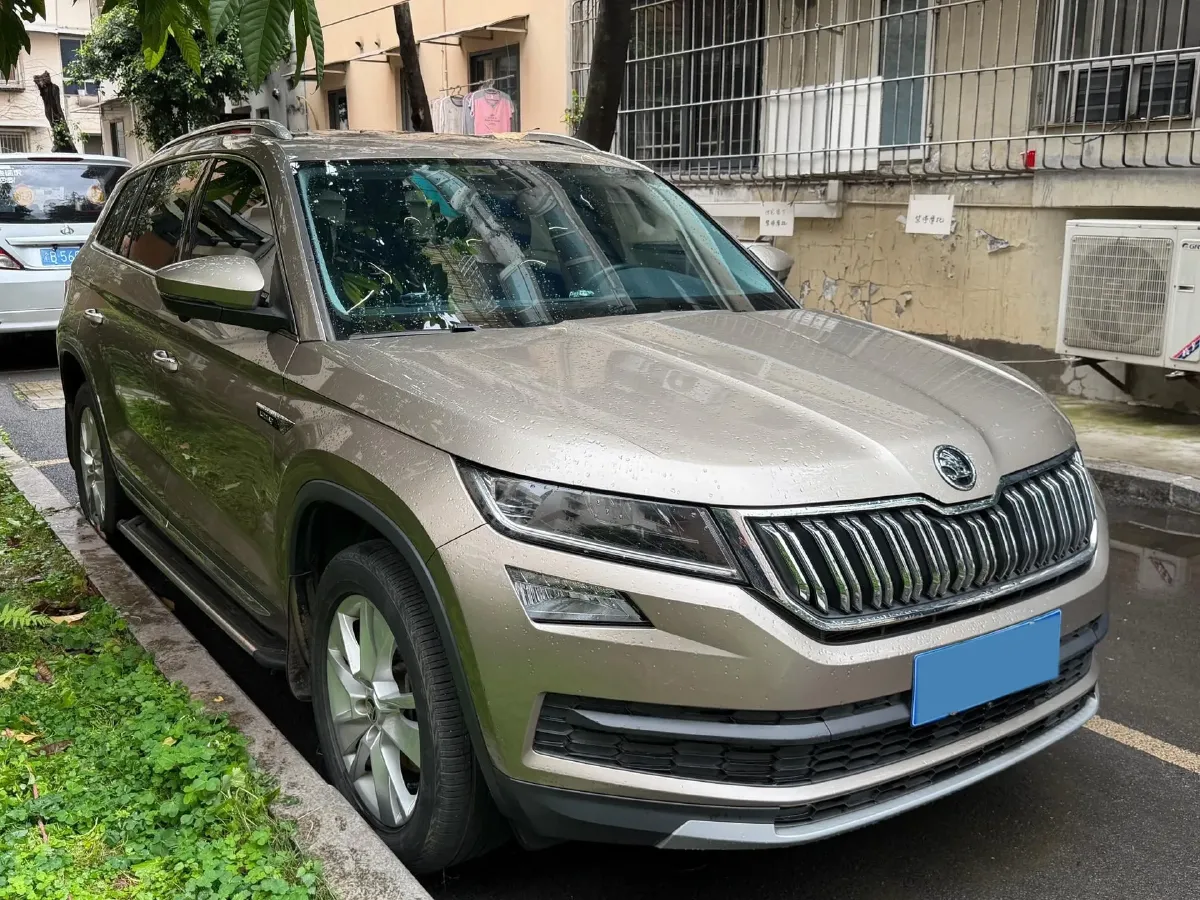 2018 Skoda Kodiak 1.8T 180HP L4 7DCT,autocango,china used car exporter,china ev exporter,chinese used car exporter,chinese used ev exporter