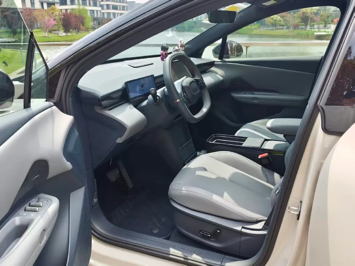 2025 Jetour Freeman 1.5T 184HP L4 7DCT,autocango,china used car exporter,china ev exporter,chinese used car exporter,chinese used ev exporter