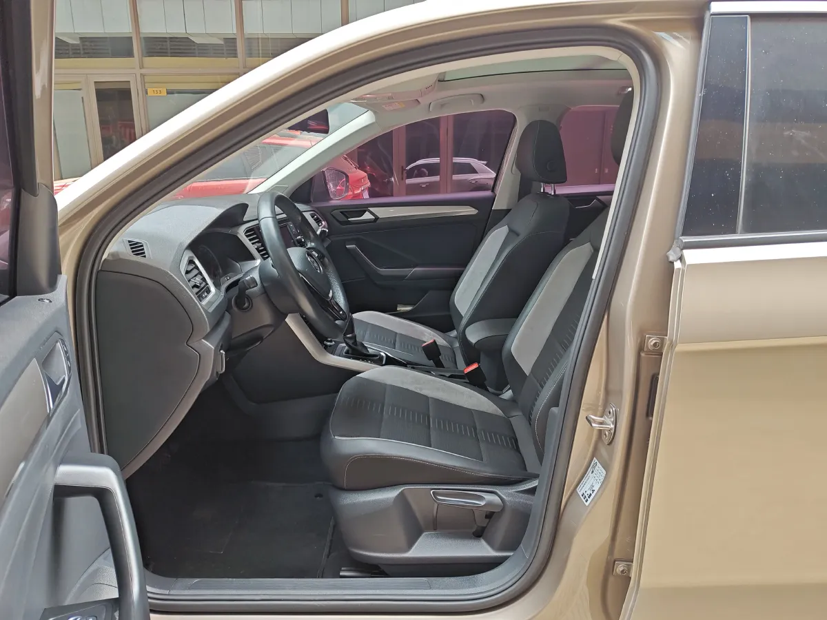 2020 Volkswagen T-Roc 1.4T 150HP L4 7DCT,autocango,china used car exporter,china ev exporter,chinese used car exporter,chinese used ev exporter