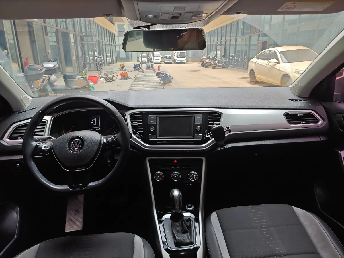 2020 Volkswagen T-Roc 1.4T 150HP L4 7DCT,autocango,china used car exporter,china ev exporter,chinese used car exporter,chinese used ev exporter