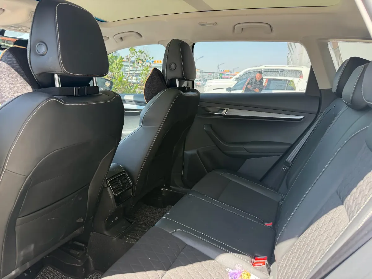 2021 Skoda Karoq 1.4T 150HP L4 7DCT,autocango,china used car exporter,china ev exporter,chinese used car exporter,chinese used ev exporter