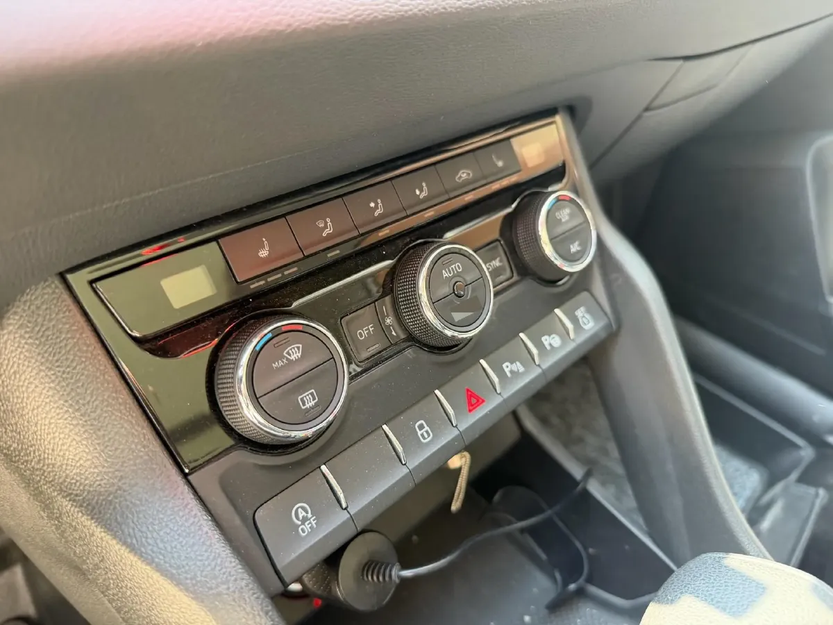 2021 Skoda Karoq 1.4T 150HP L4 7DCT,autocango,china used car exporter,china ev exporter,chinese used car exporter,chinese used ev exporter